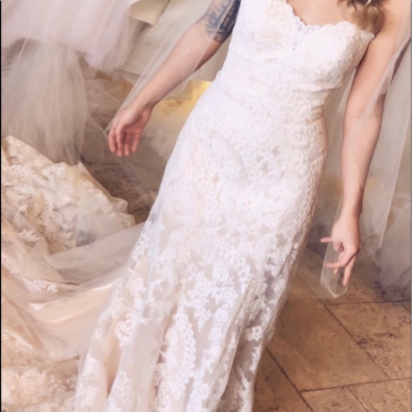 Brand New Never Worn Wedding Dress - Picture 2 of 2